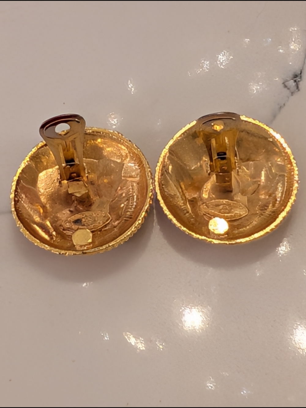 CHANEL Vintage Gold Coco Chanel Logo Clip-On Earrings - Picture 8 of 10